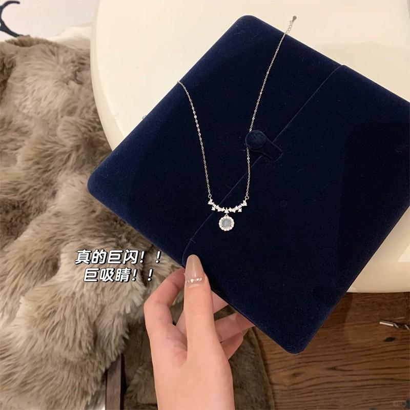 Elegant White Agate Necklace Women Luxury Smiling Zircon Clavicle Chain Fashion Versatile Jewelry