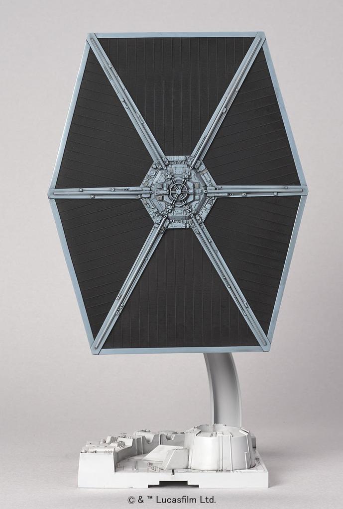 Пластиковая модель истребителя Tie Fighter Star Wars в масштабе 1/72
