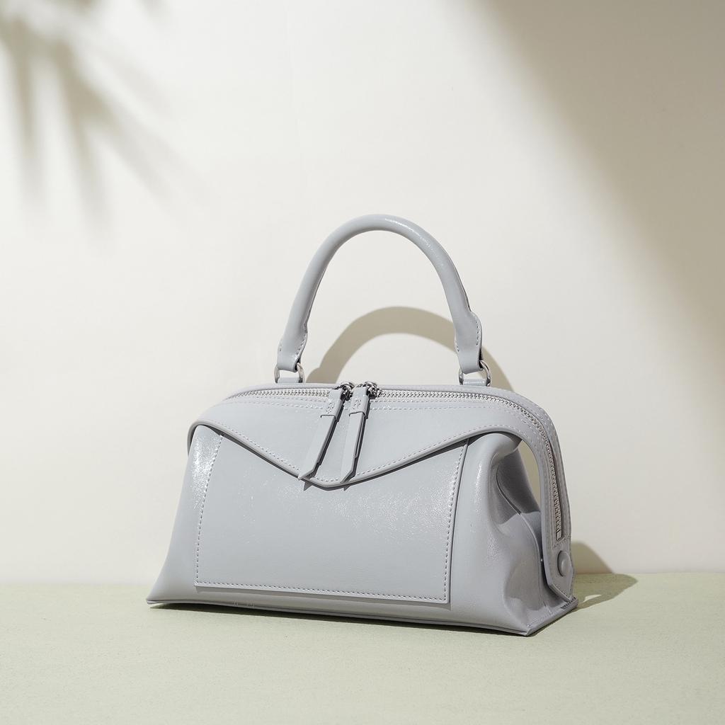 2025 Niche Design Handbag Dumpling Bag Leather Portable Messenger Bag Women's Fashion Simple High-end