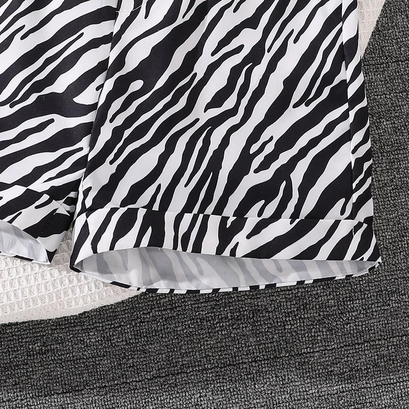 Костюм для девочек, летняя детская одежда, новый топ с короткими рукавами и рисунком в виде мультяшных букв + повседневные шорты с принтом зебры, костюм из двух частей