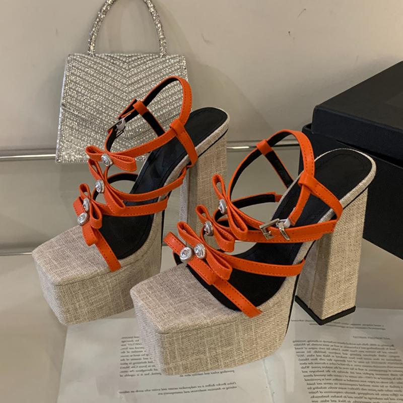 Liyke Модный дизайн Женские босоножки на платформе с кристаллами и металлическим бантом из дерева с толстой подошвой и квадратным носком на очень высоком каблуке Туфли для выпускного вечера