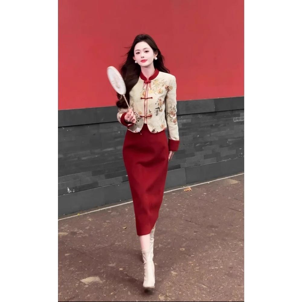 Женский праздничный костюм в стиле ретро с юбкой-чеонгсам красного цвета и вышитой курткой Тан на осень/зиму