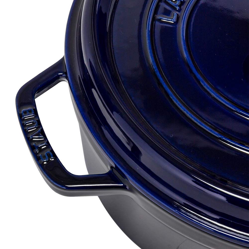 Staub Pico Cocotte Круглый 26 см Кастрюля эмалированная 1102691 Кокотница темно-синяя Стильная Кухня Новая Жизнь [Staub] Двуручный [Товар]