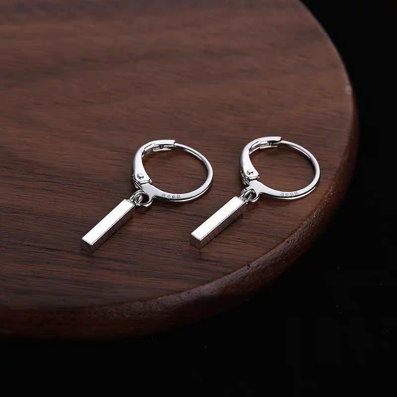 Korean-Style Retro Temperament Earrings for Women: Cold Style, Short Personality Ear Clips