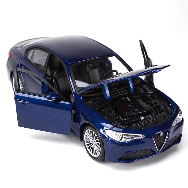 QGDM1 Bburago 1:24 Alfa Romeo Giulia Sports Car Static Die Cast Vehicles Collectible Model Car Toys