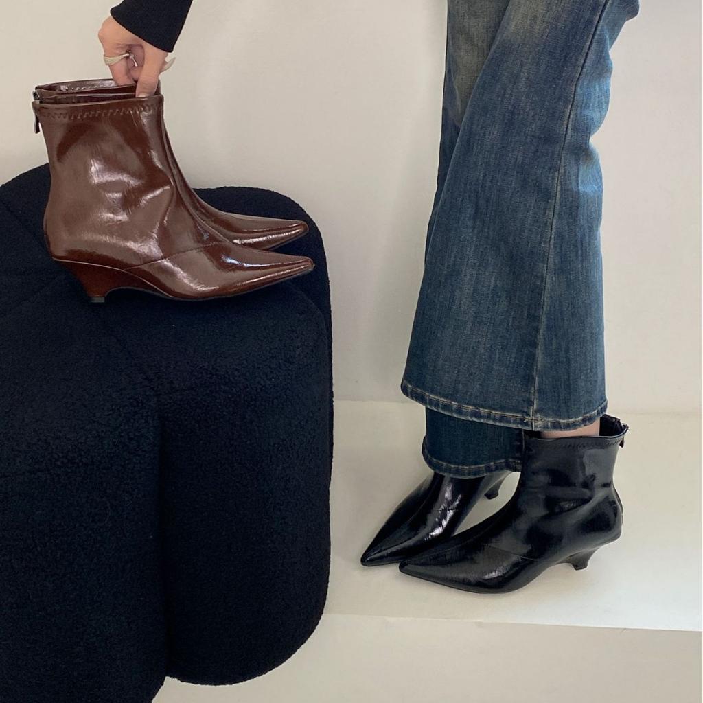 2025 зима новые остроносые короткие ботильоны на низком клиновидном каблуке на молнии, модные ботинки Мартин с низким голенищем, модные женские короткие ботинки