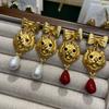Средневековый Возвращающаяся Модель Кошка Гвоздики Серьги Брошь Ювелирные Изделия Готический Стиль Старая Индивидуальность Преувеличенные Аксессуары Женщины