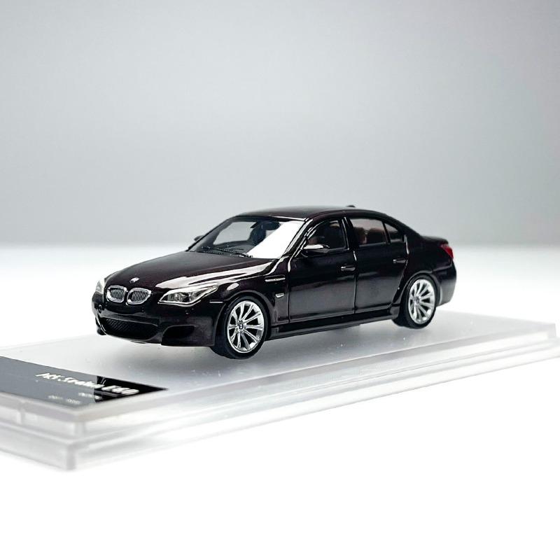 KING MODEL Литая модель 1/64 BMW M5 E60 E61 коричневый белый Модель автомобиля Сплав BMW M5 Игрушечная модель автомобиля Предмет для коллекции и демонстрации