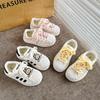 Туфли на доске для девочек Labubu 2025 осень новая мода с ракушечным носком для мальчиков маленькие белые туфли детская дышащая спортивная обувь