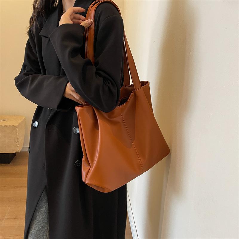 Retro Large-capacity Tote Bag Women's 2025 Winter New Fashionable Portable Commuter Bag Student Class Shoulder Bag