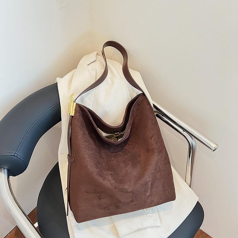 Сумка премиум-класса женская 2025 новая осенне-зимняя для通勤 женская сумка модная повседневная на плечо сумка-тоут большой вместимости