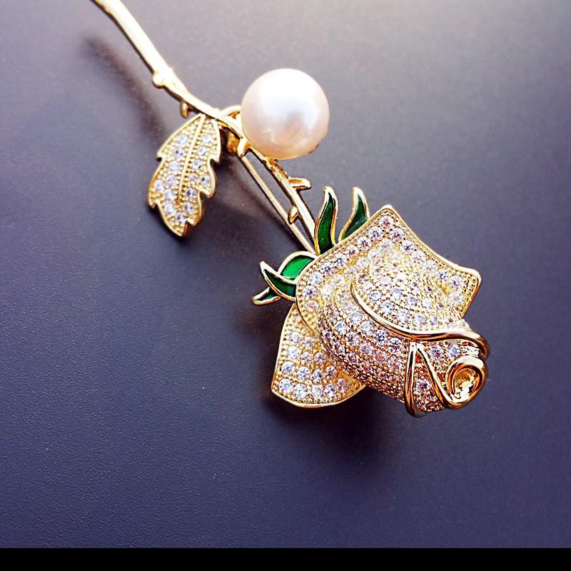 Модные броши с ботаническим узором в виде розочек и жемчуга, украшенные стразами, для женщин, для вечеринок, в качестве аксессуаров и подарков.