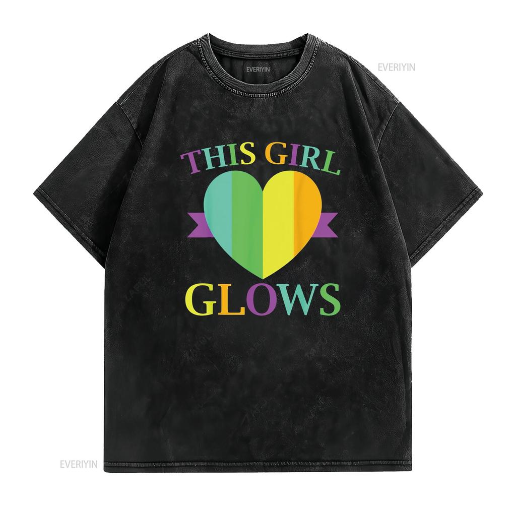 Эта Девушка Сияет Неоновые Огни Glow Party Любитель Футболка винтажная Стиранная Удобная Повседневная с принтом мужская мода