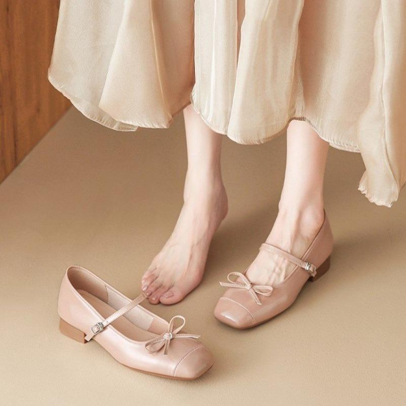 Мода 2025 Новая мода Внутренние туфли Мэри Джейн на танкетке Женские туфли с квадратным носком и мелким вырезом Кожаные летние одинарные туфли