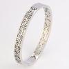 Popular hollow-out daisy stainless steel bracelet, vintage light luxury, non-fading floral bracelet, high-end feel for girls