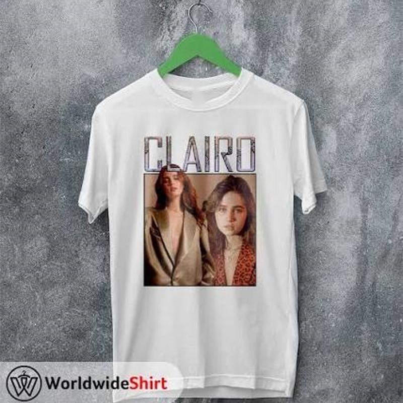 Футболка с мерчем Clairo