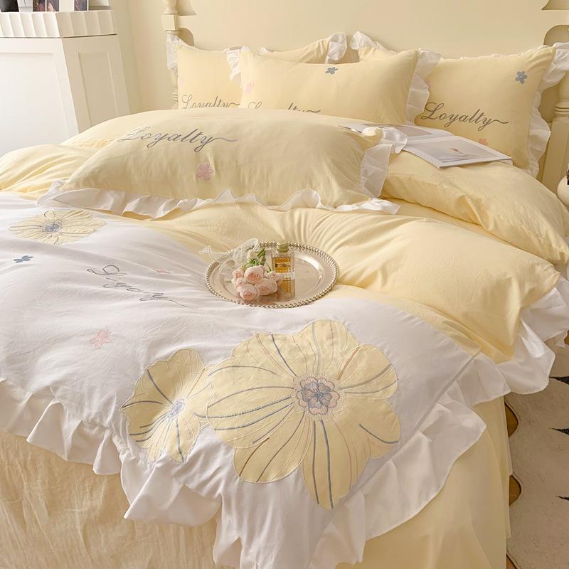 Комплект из четырех предметов из мягкого французского мытого хлопка с вышитыми оборками по краям, пододеяльник, простыня