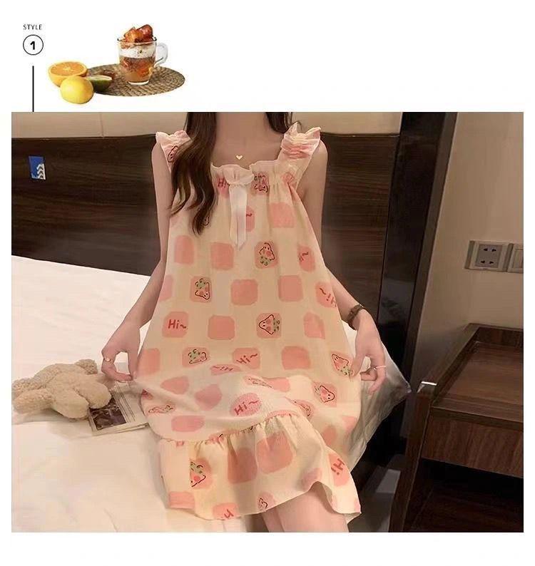 Women's Summer Retro Camisole Pajama Dress with Built-in Bra, Sweet Style, Versatile for Outdoor and Home Wear.