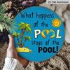 2D Flat, 1pc Round Aluminum Hanging Sign - "What Happens At The Pool Stays At The Pool" Funny Pool Quote Metal Wall Art, Tropical Palm Tree & Sun