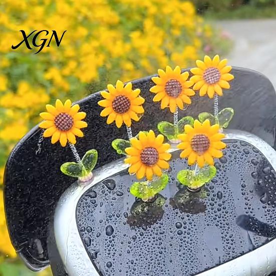 Interior Aesthetic Accessories 5Pcs Wobble Sunflower Car Dashboard Decor, Resin Spring Flower Ornament Cute Office Desk Decorations with Non