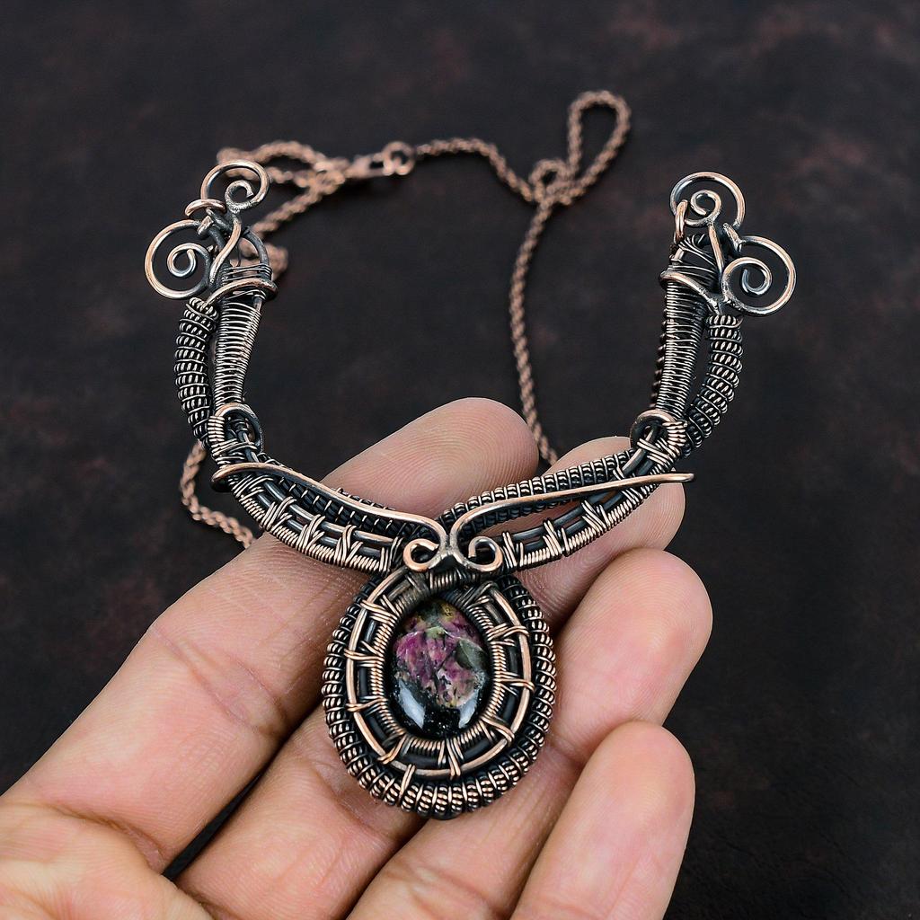 Эвдиалитовый кулон Ожерелье из медной проволоки Ожерелье с драгоценным камнем Ожерелье ручной работы Замечательные медные украшения Подарки для нее Стильное ожерелье