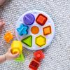 Fat Brain Toys Детская игрушка Pluggy Развитие пальцев Сортер по форме FA341-1 (Подлинный продукт)