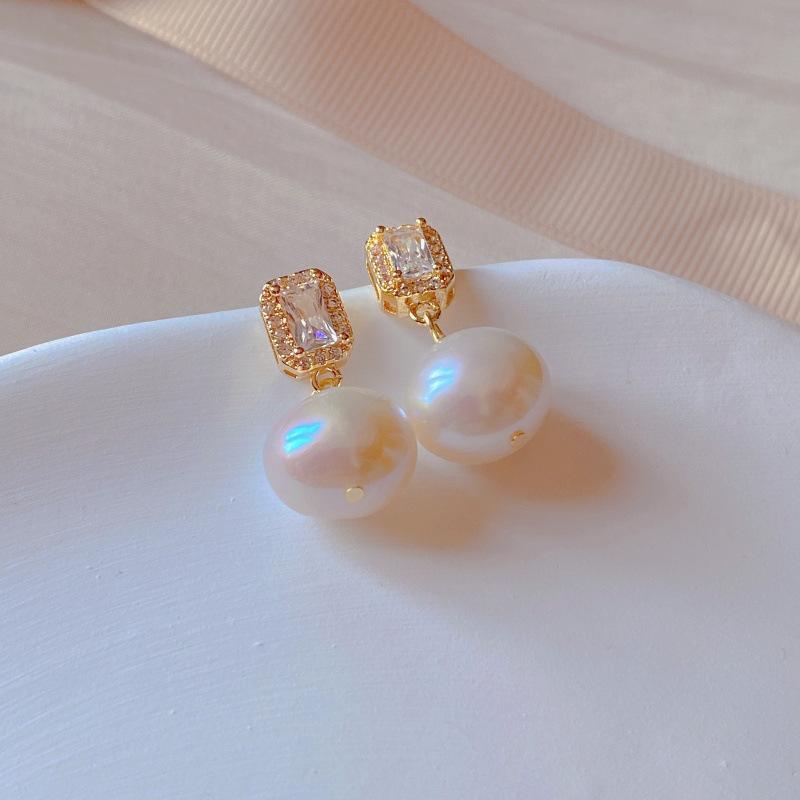 Unique design, pleated, natural baroque pearl earrings, trendy earrings, autumn/winter style, cute women's earrings