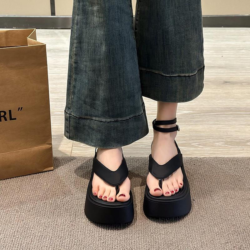 Черные босоножки на платформе с юбкой высокого класса, женские, летняя модель 2025 года, увеличивающие носок римские туфли