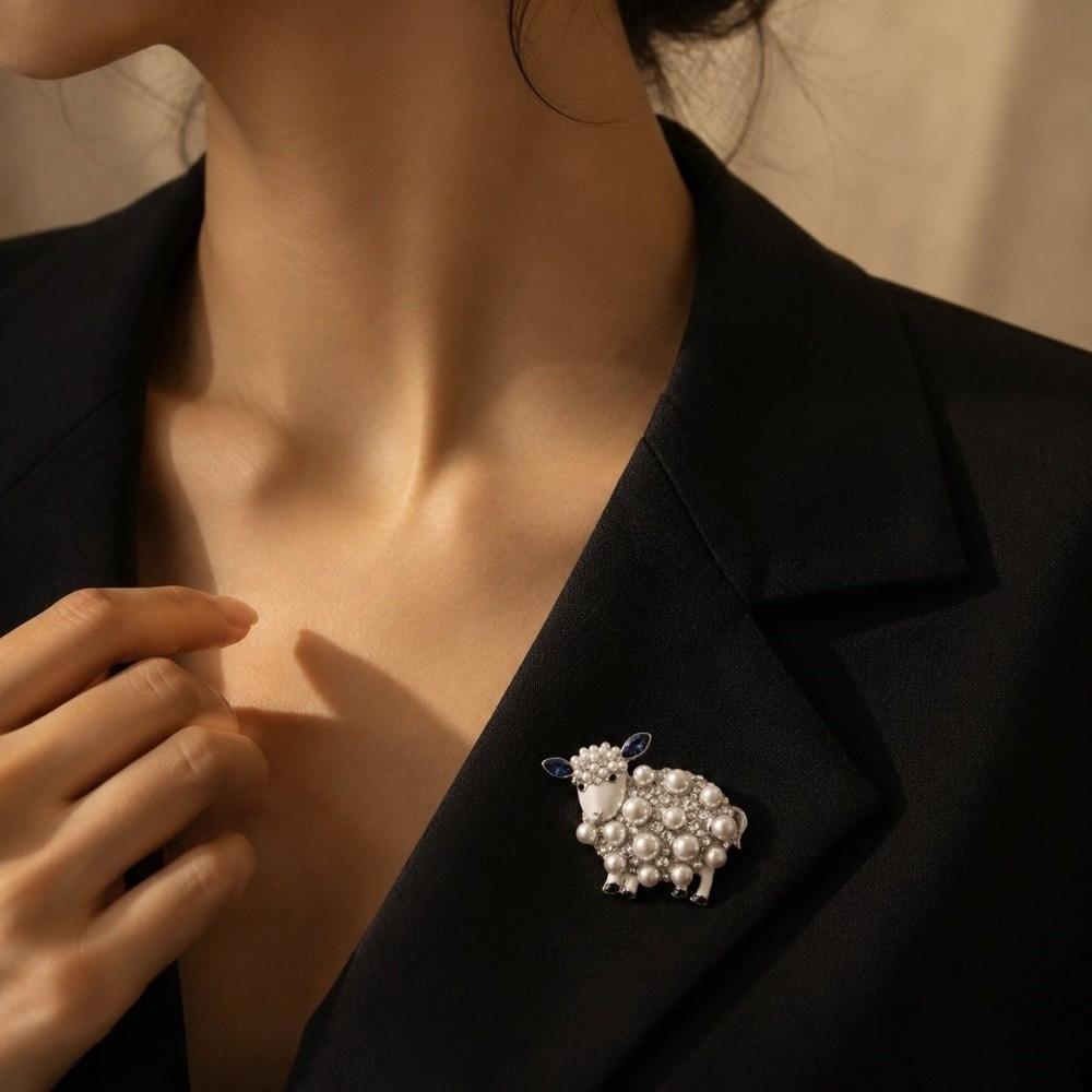 Lovely Imitation Pearl Brooches Classic Animal Rhinestone Pin Unique Sheep Brooches Casual Office