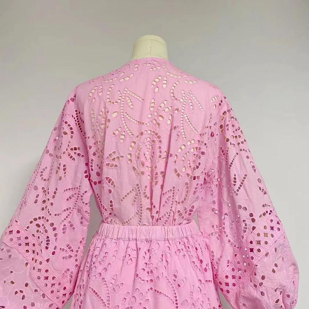 Комплект из топа с V-образным вырезом и рукавами-фонариками и ажурной юбки на резинке для женщин, осень 2023