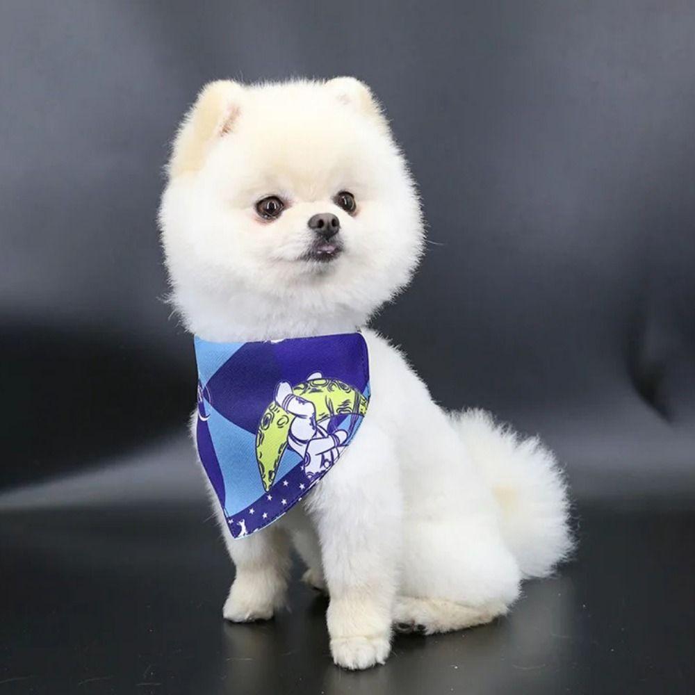 Мультяшное полотенце для слюны питомца Мягкое полотенце для собак Треугольная бандана для кошек Ошейник для кошек Нагрудник Фотография