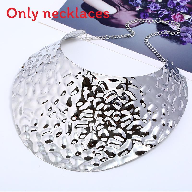 Embossed Fashionable Colorful Metal Disc Design Women Necklace For Style Vintage