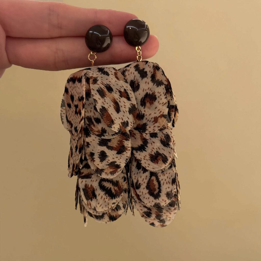 Майярдовый кофейный цвет янтарные серьги женские осенне-зимние высококлассные серьги в стиле кэжуал, серьги с нишевым дизайном в стиле легкой роскоши