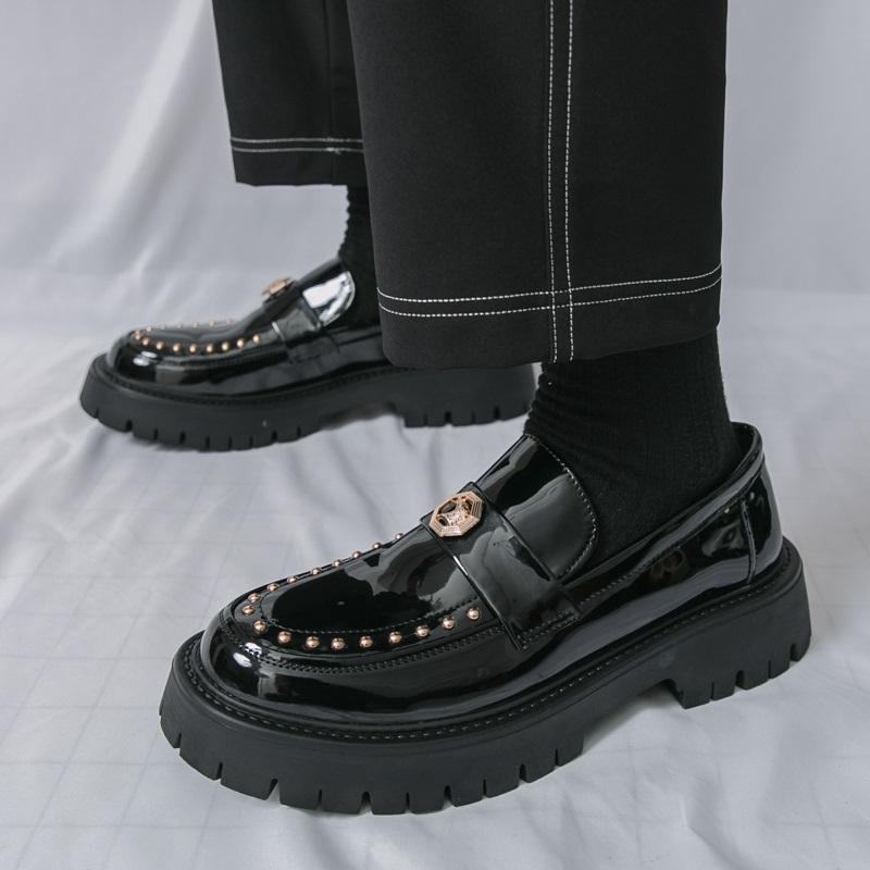 Дизайнер Моды Новые Зеленые Черные Лоферы с Заклепками Для Мужчин Балетки Мужские Для Ходьбы Обувь для Увеличения Роста Деловые Платья Мокасины