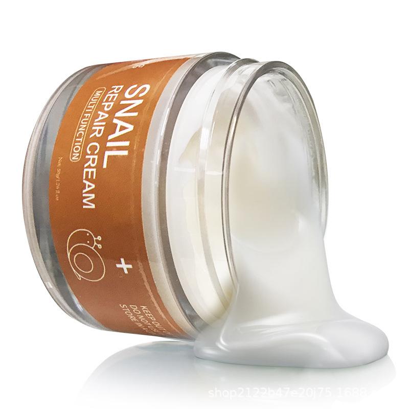 Крем для лица с эссенцией улитки снимает тусклость кожи, увлажняет и увлажняет кожу.