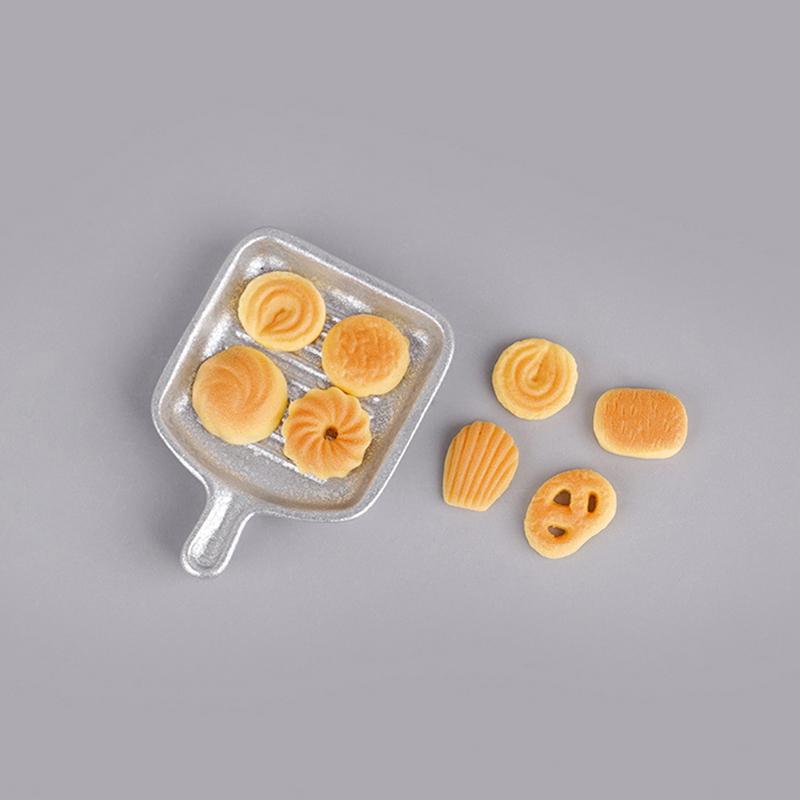 1/12 Dollhouse Simulation Bread With Tray Dollhouse Mini Kitchen Food Decoration Toy Dolls House Accessories Pretend Play Toy