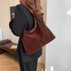 Сумка однотонная ретро простая модная на плечо повседневная текстурная модная большая вместительная сумка-тоут