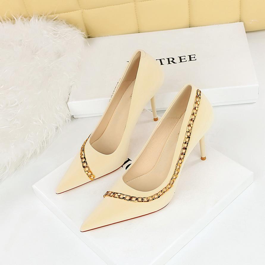 Сексуальные женские туфли на тонком каблуке и высоком каблуке с острым носком и металлической цепочкой для похудения в Европе и США