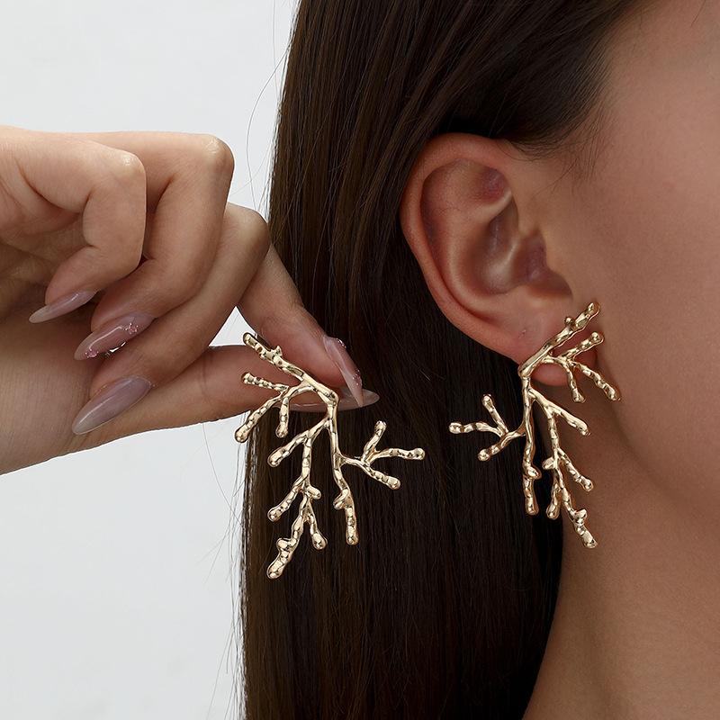 Стильные серьги-пусеты в океанском стиле с коралловым полым узором для женщин, аксессуары для вечеринки, свадьбы, уникальный подарок