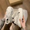 Женские кроссовки на толстой подошве, увеличивающие рост, новинка начала весны 2025 года, спортивная обувь из мягкой кожи и сетки, универсальные и маленькие повседневные туфли, женская обувь