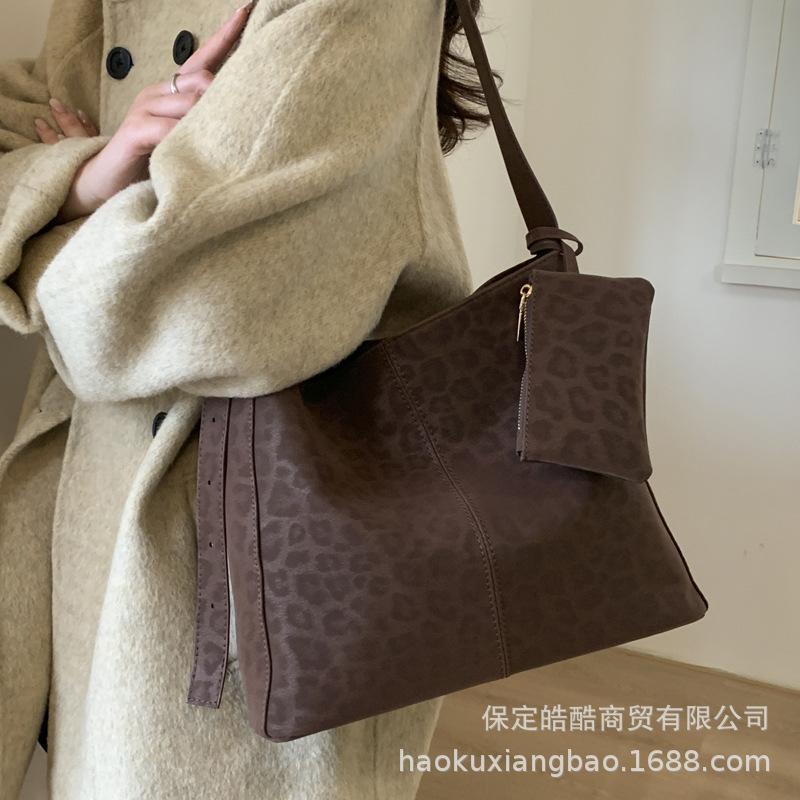 Leopard Print Bag Women's 2025 New Autumn and Winter Messenger Bag Women's Bag Large-capacity Commuter Tote Bag Fashionable Shoulder Bag