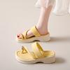 In the Summer of 2024, the New Xiaoxiangfeng Fashion Thick-soled Toe Slippers for Women Korean Version of Versatile Muffins and Beach Shoes for Women