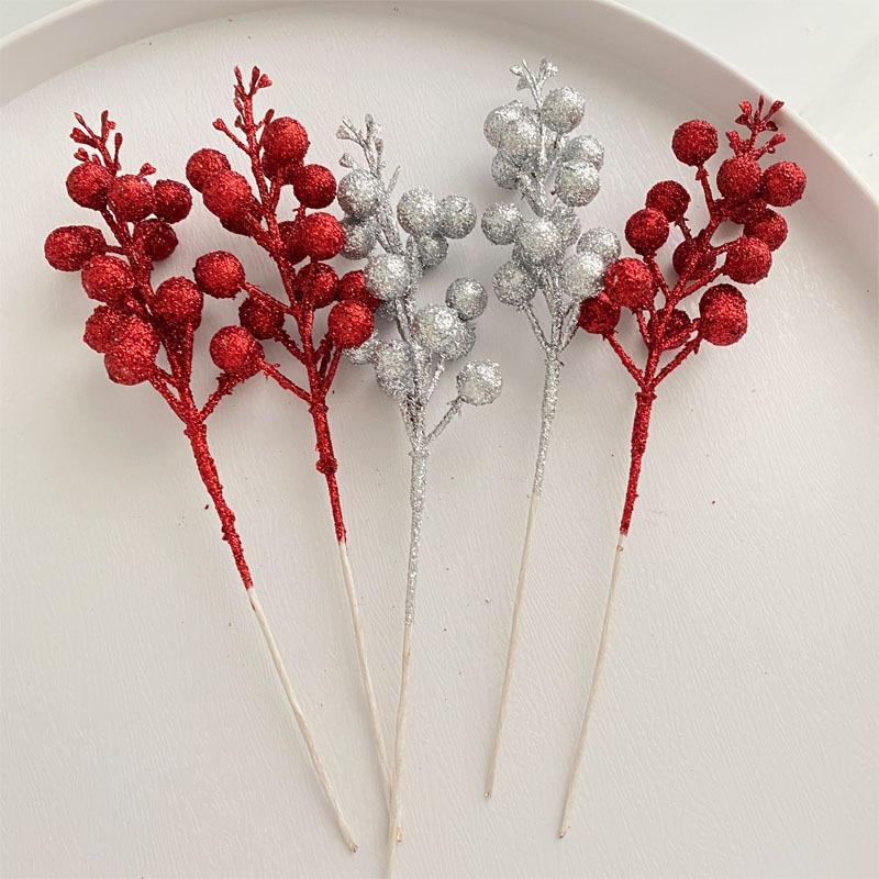 Christmas decorations, gold powder balls, berries, holiday atmosphere, Christmas tree wreath, rattan, gold powder sequin accessories