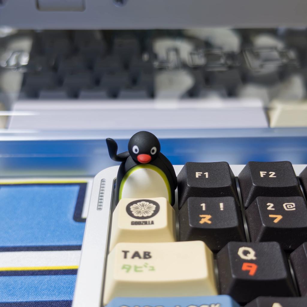 Kawaii Penguin Action Figures Anime Resin Keycap Creative Design Mechanical Keyboard Accessory Esc Key Replacement Fun Ornament