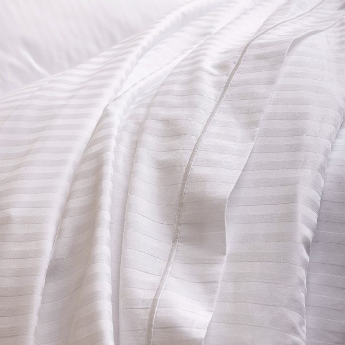 Drap Plat "Prestige" 100% Satin de coton Peigné avec fines rayures / 120 fils /cm² Coton Pur - 240x300