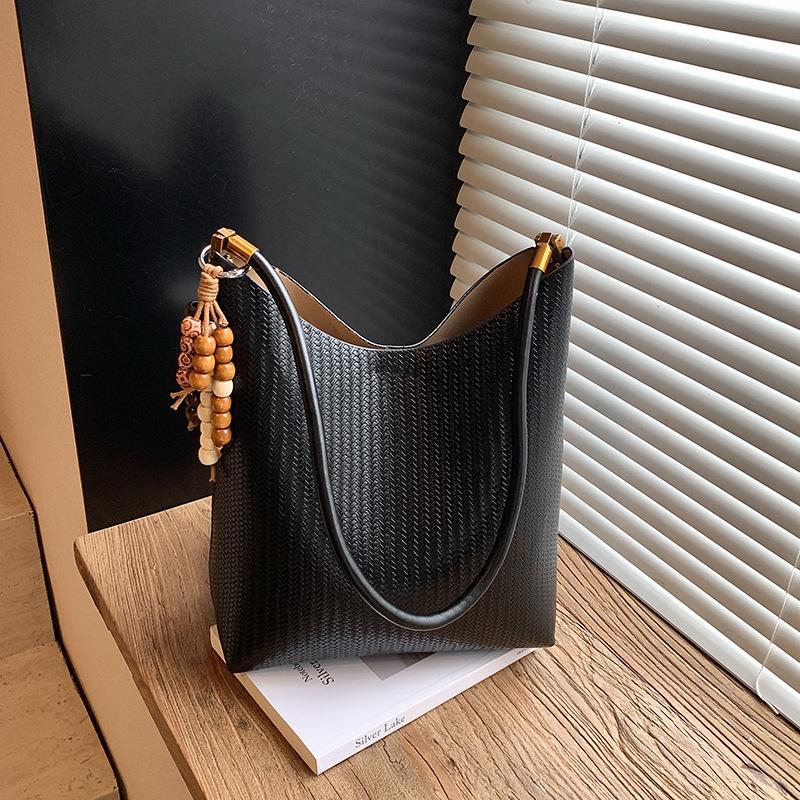 Ретро сумка женская большой вместимости новая осенне-зимняя универсальная повседневная на плечо подмышку сумка-тоут для通勤