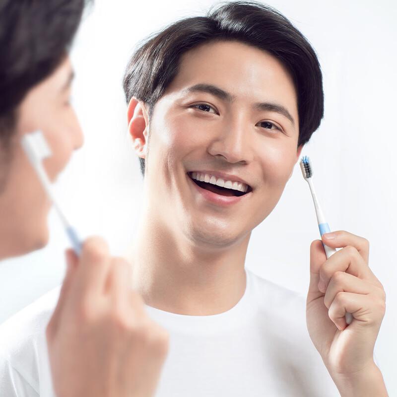 Beiyi Doctor Bass Toothbrush with Travel Case