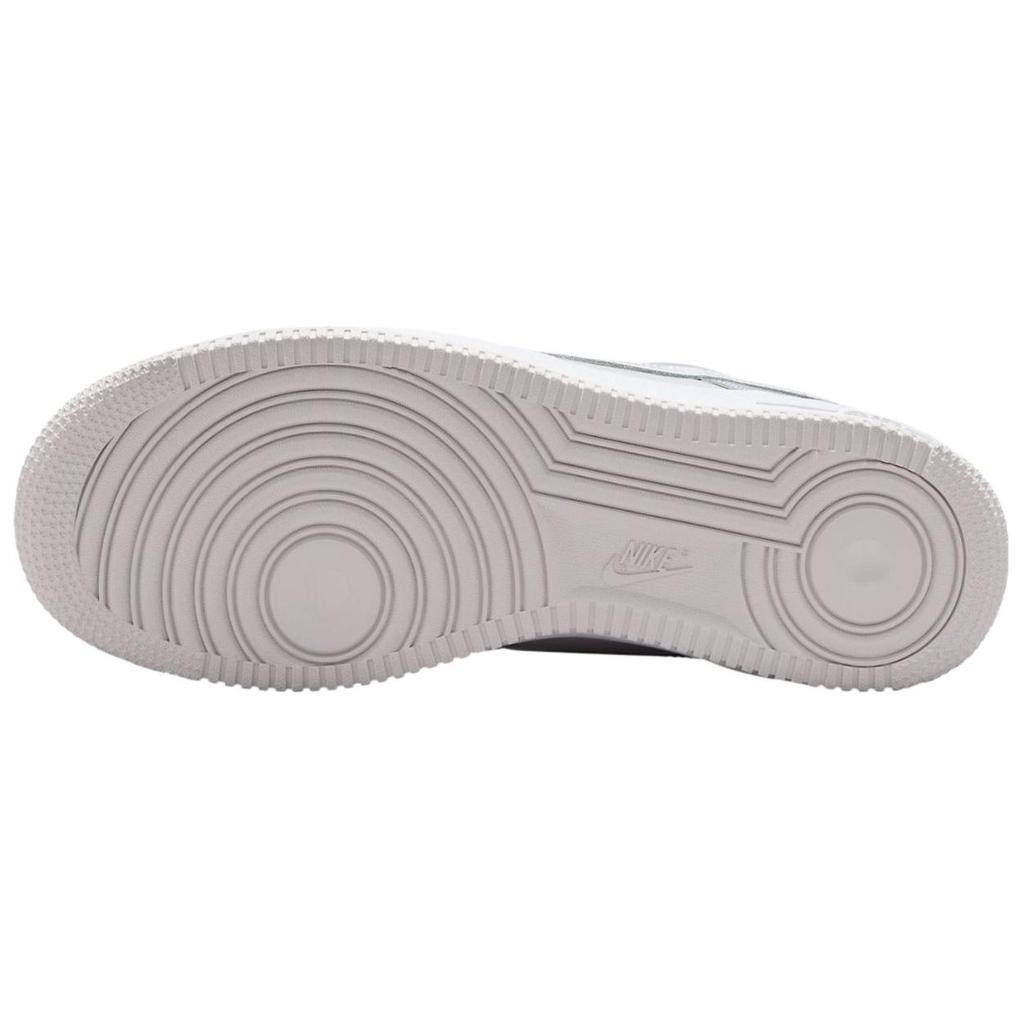 Nike Air Force 1 07 LV8 Wolf Grey Patent мужские кроссовки белые Vast-Grey HV9405-001