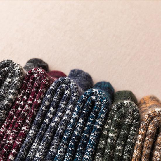 Warm Wool Socks for Men Winter Thermal Thick Crew Socks Vintage Style Retro Pattern Socks for Cold Weather