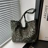 Retro Leopard Print Bag Women's 2025 Autumn New Commuter Armpit Bag Fashionable and Simple Niche Shoulder Tote Bag